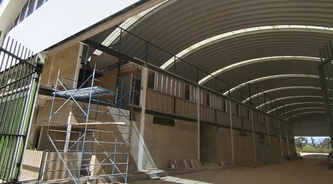 Ejecutamos proyectos de obra civil con rigurosos estándares de ingeniería y normativa técnica. Nos especializamos en la construcción de infraestructura sólida, garantizando durabilidad y eficiencia estructural. Nuestro equipo técnico gestiona cada etapa del proceso constructivo, asegurando el cumplimiento de tiempos y presupuestos en desarrollos residenciales y comerciales.