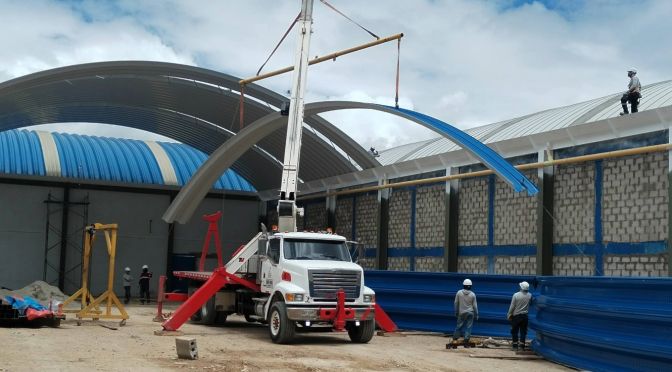 Ejecutamos proyectos de obra civil con rigurosos estándares de ingeniería y normativa técnica. Nos especializamos en la construcción de infraestructura sólida, garantizando durabilidad y eficiencia estructural. Nuestro equipo técnico gestiona cada etapa del proceso constructivo, asegurando el cumplimiento de tiempos y presupuestos en desarrollos residenciales y comerciales.